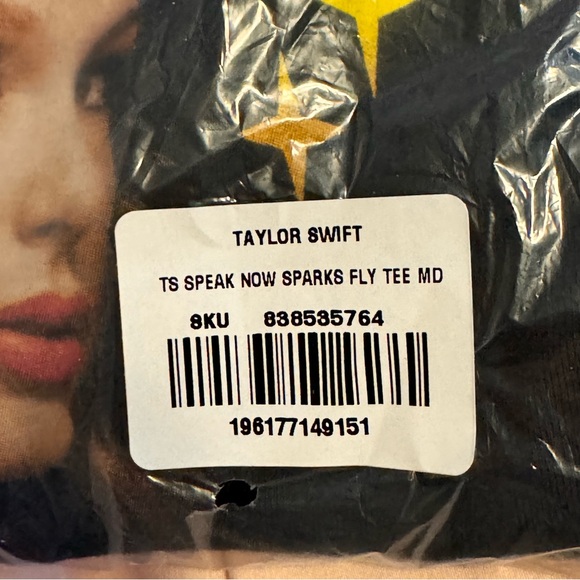 *NWT* Official Taylor Swift Speak Now TV Tshirt-Med - Picture 3 of 3